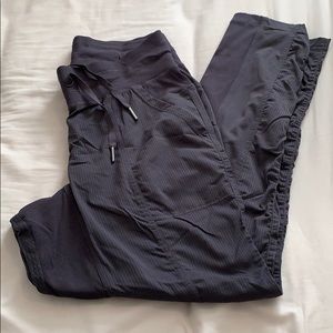 Lululemon dance studio crop size 6! EUC!